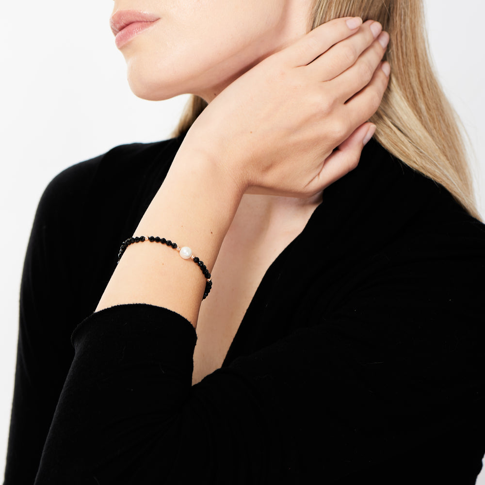 MIMI Bracciale elastico con pietre naturali colorate e perle freshwater spinello