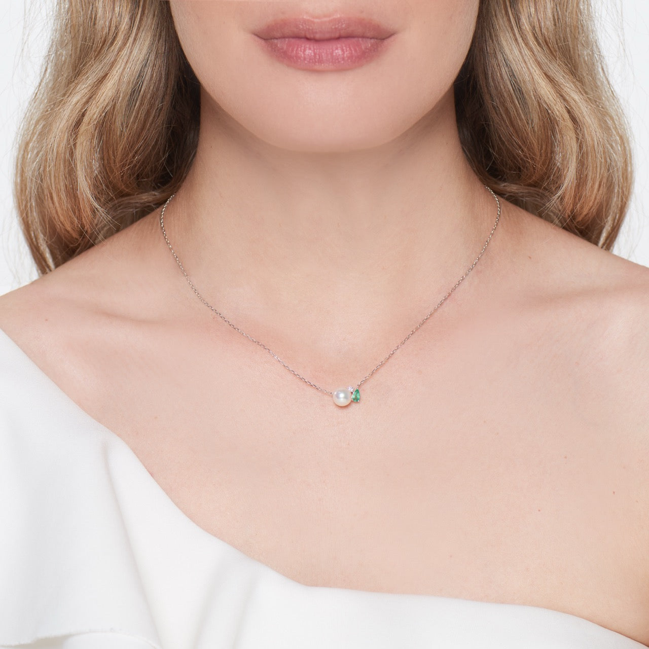 MIMI Pendente in Oro Bianco con Diamanti, Perla Akoya e Rubini Smeraldi