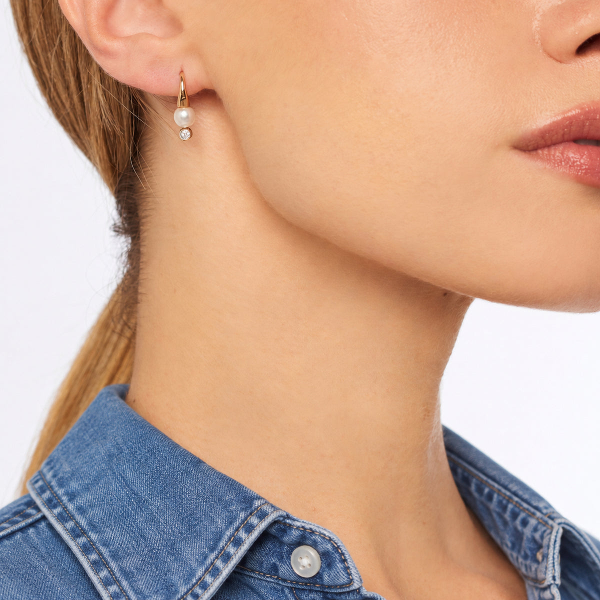 Boucles d'oreilles avec perles Akoya blanches, porté — MIMÍ Milano