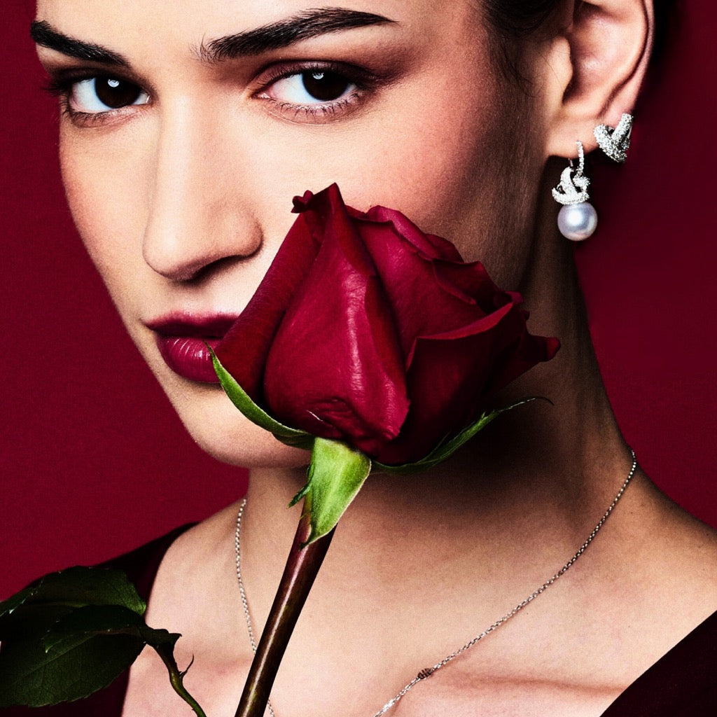 MIMI MILANO Orecchini pendenti Love Knot con perla South Sea e diamanti