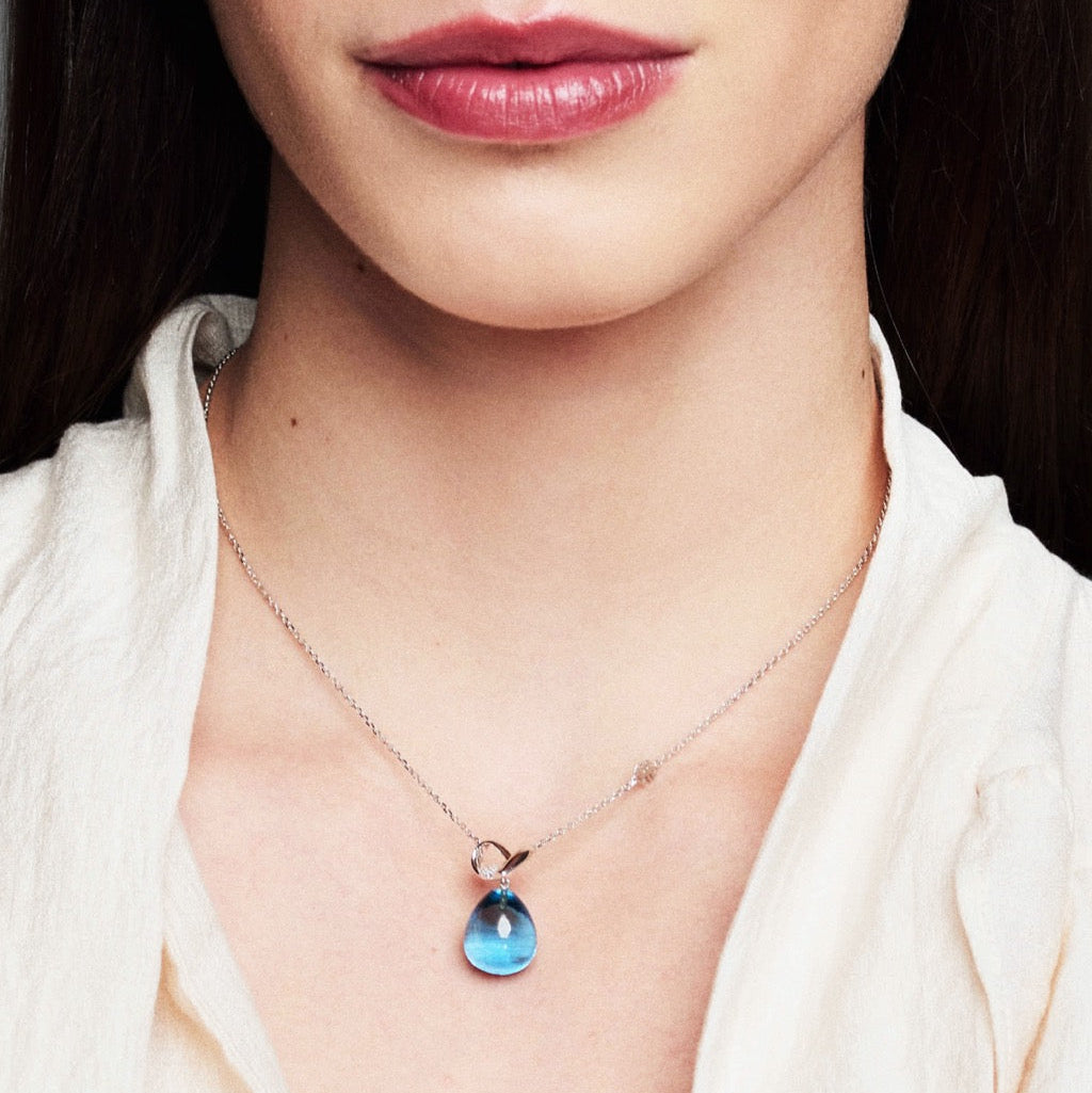 MIMI MILANO Pendente Love Knot con topazio London blue