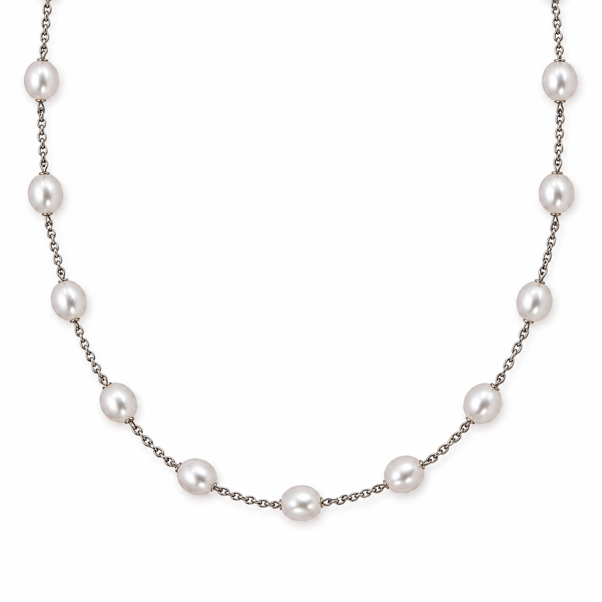 Dettaglio delle perle barocche bianche 10x9 mm sulla catena in argento 925, collana lunga — MIMÍ Milano