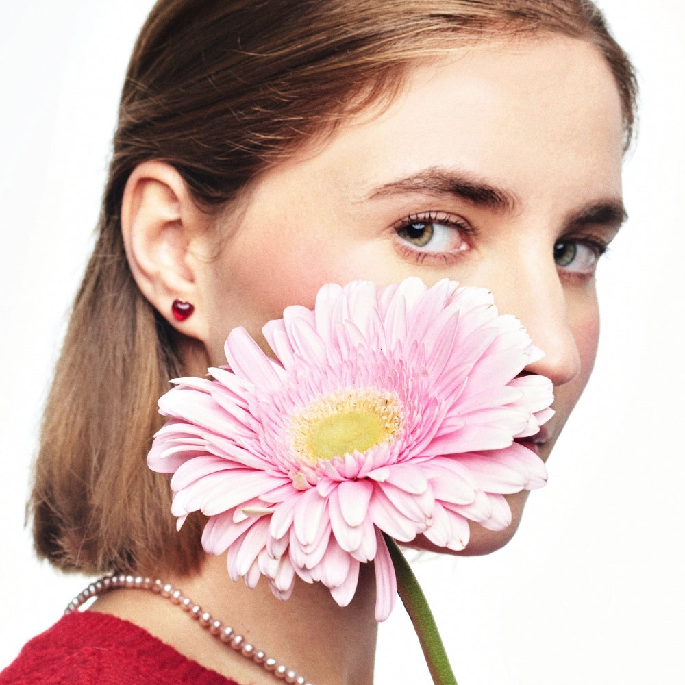 Brincos botão Zabette Coração branco