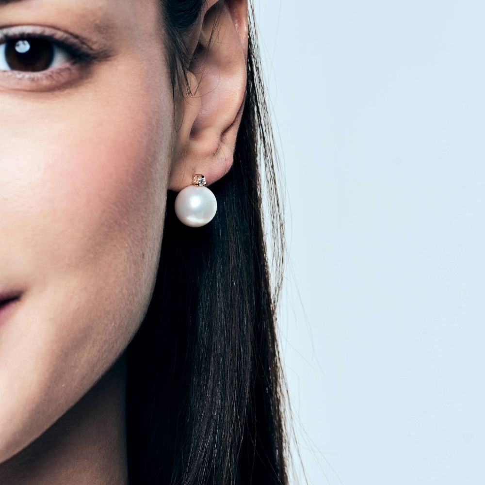 Brincos clássicos com pérolas brancas e diamantes