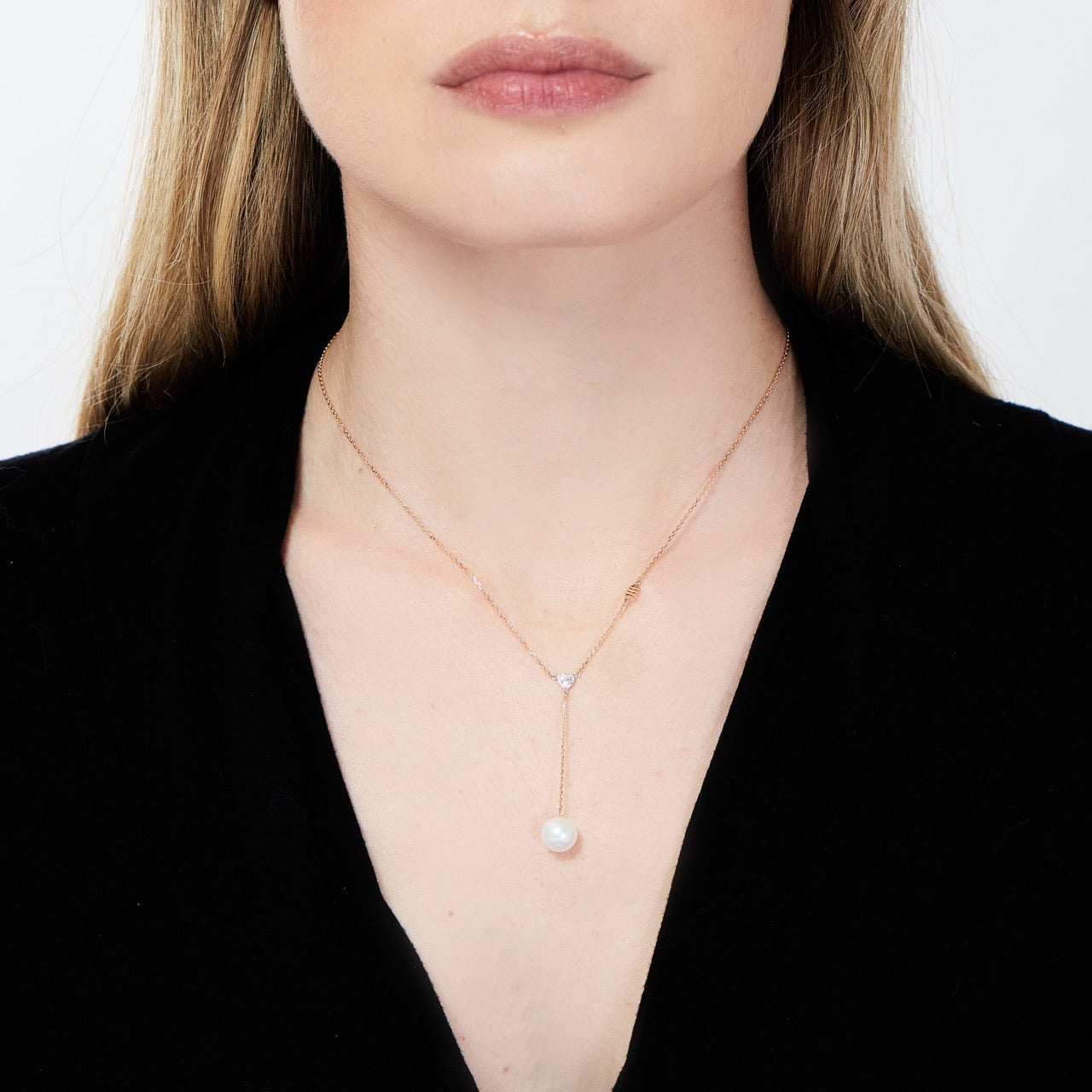 Collana a Y con perla bianca e cuore di diamanti