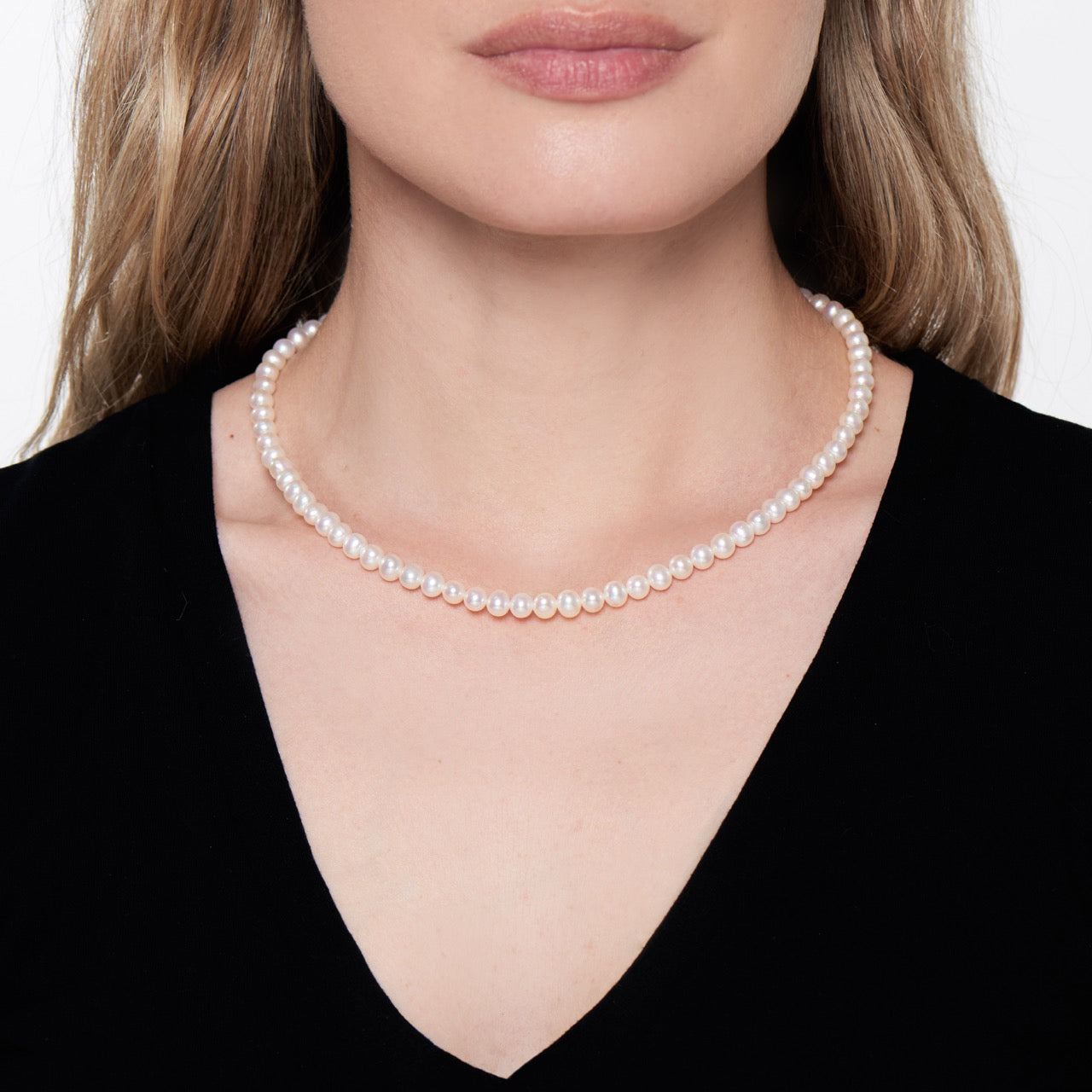 MIMI Collana Elastica in Argento con perle freshwatere Charm farfalla Bianco