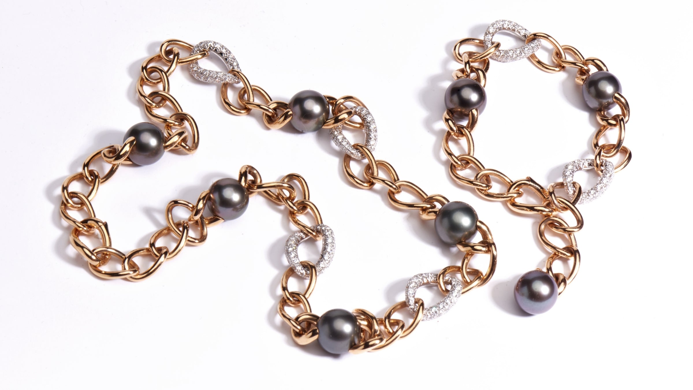 Collana di perle di Tahiti nere e diamanti della Collezione Milano di MIMI.
