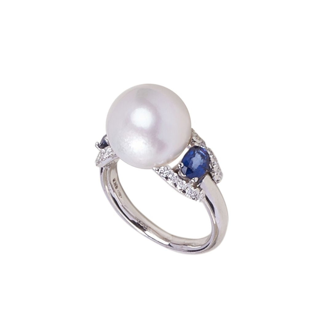 MIMI Anello Milano in oro bianco 18k con perla South Sea, diamanti e zaffiri blu
