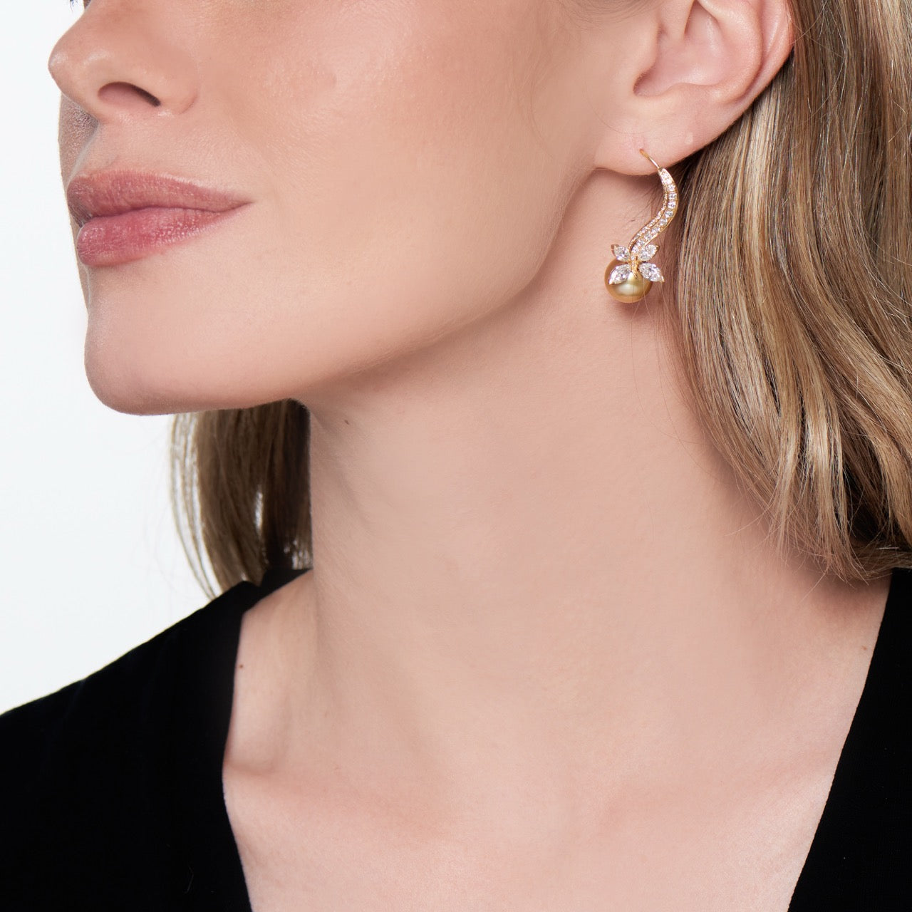 Orecchini Milano in Oro Giallo, Diamanti e Perle Gold South Sea