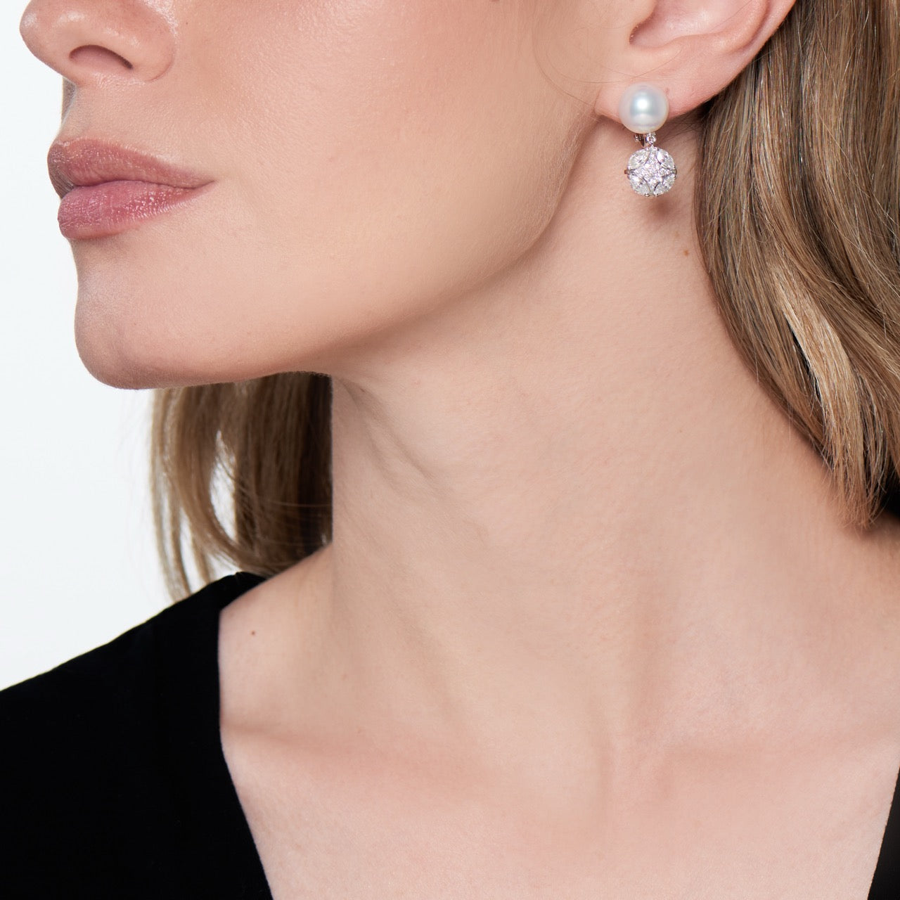 Orecchini Milano con Perno e Clip in Oro Bianco, Diamanti e Perle South Sea