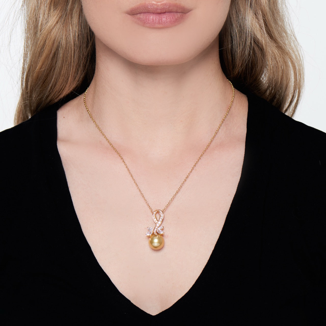 Pendente Milano in Oro Giallo, Diamanti e Perla Gold South Sea