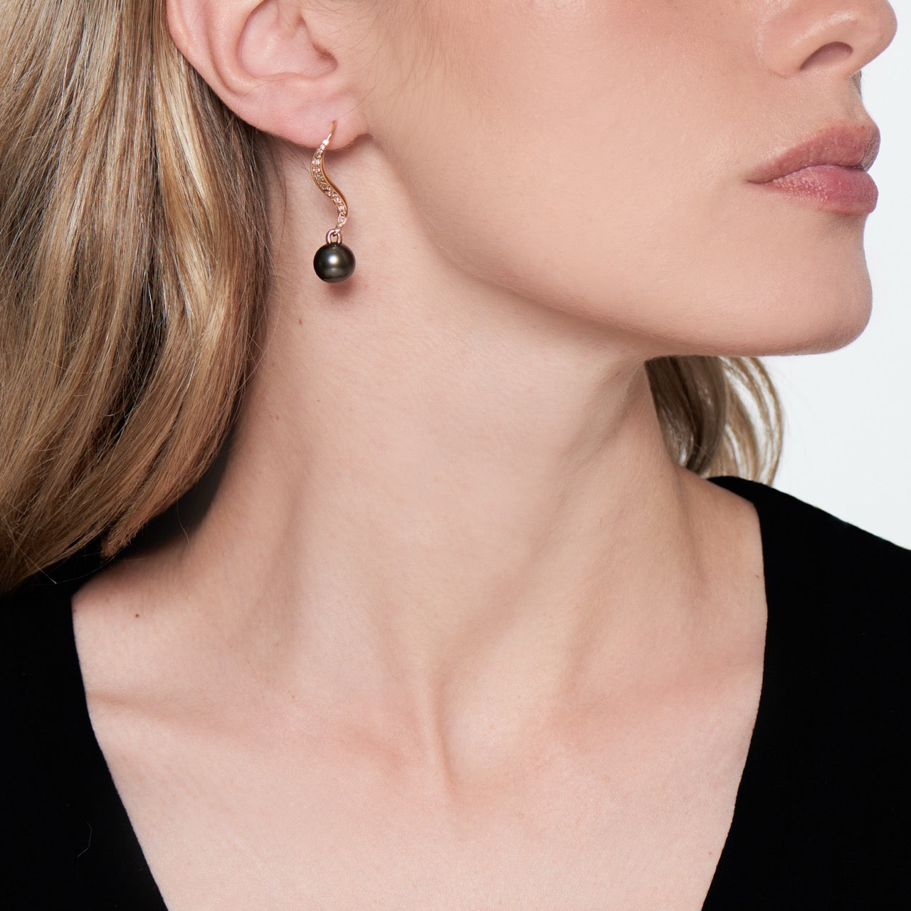 Orecchini Milano in Oro Rosa con Diamanti Brown e Perle Nere South Sea