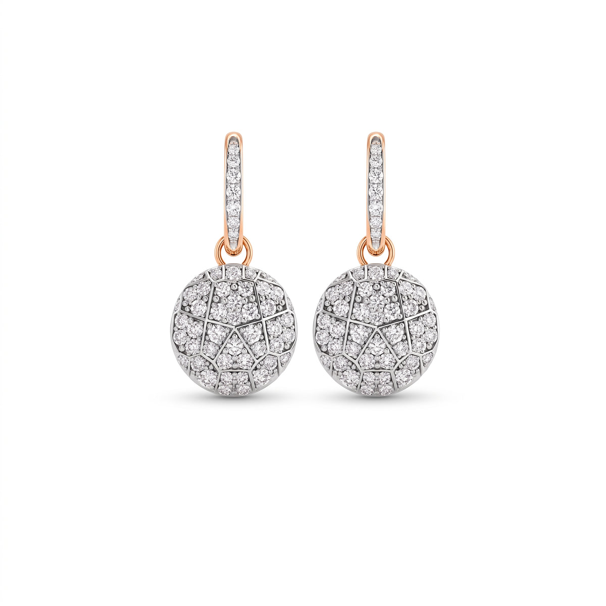 Orecchini MIMÍ Milano in oro bianco e giallo 18k, con sfera a pavé di diamanti sfaccettata a pentagoni e monachella a cerchio, lunghezza 3 cm
