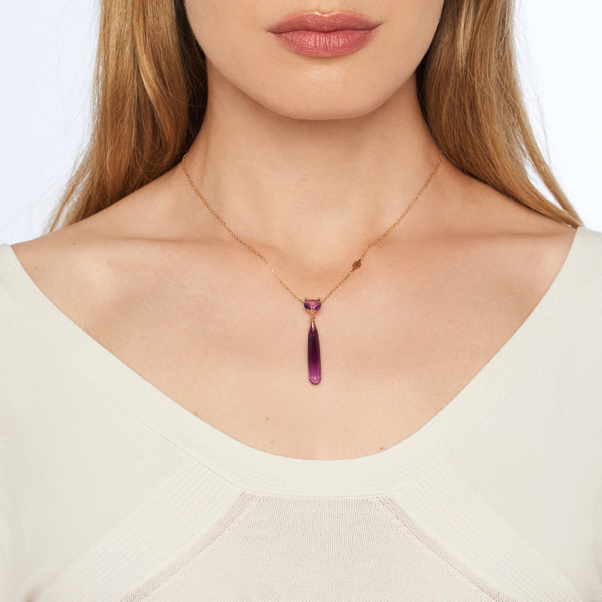 Anhänger Shanti Amethyst, getragen — MIMÍ Milano